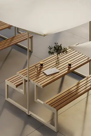 Ventiquattrore.h24 wood-effect picnic table and benches beneath a Miami sun shade, seen from above